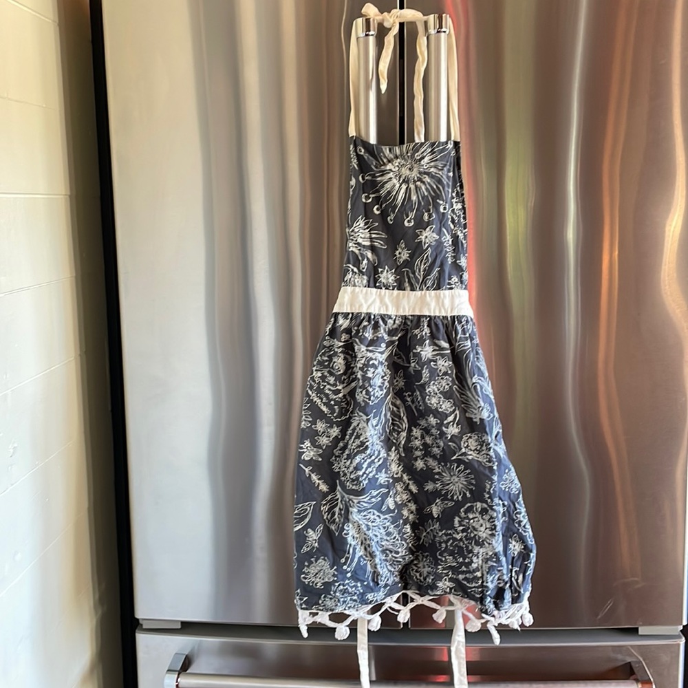 Adult Apron with tie neck and tie back and two pockets